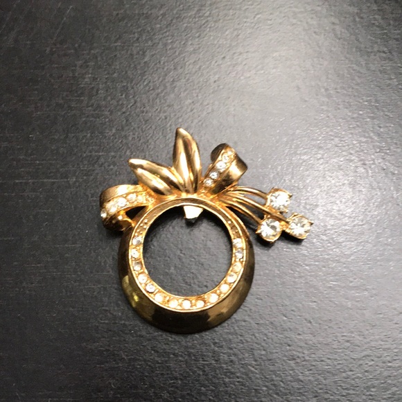 EUC Coro Vintage Brooch - Picture 2 of 6